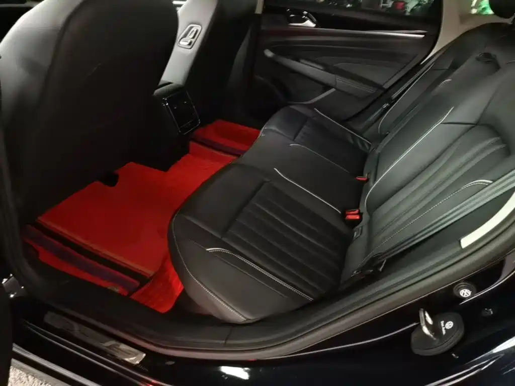 Volkswagen Passat — фото 16