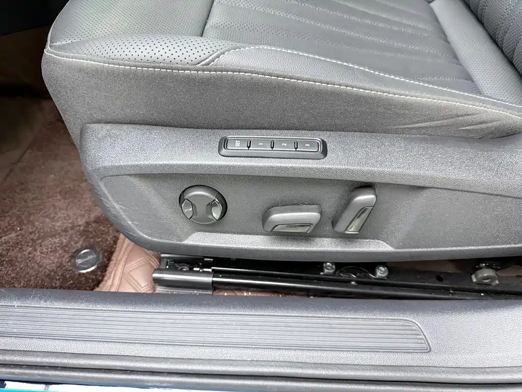 Volkswagen Passat — фото 13