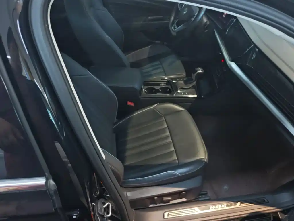 Volkswagen Passat — фото 24