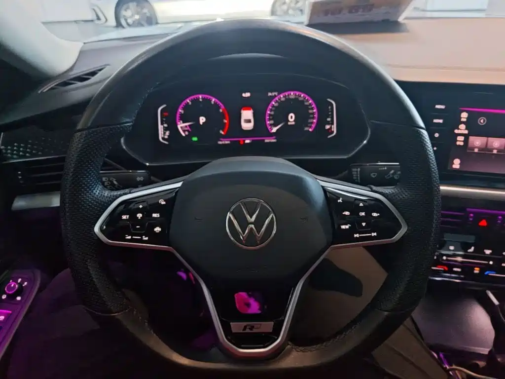 Volkswagen Passat — фото 10