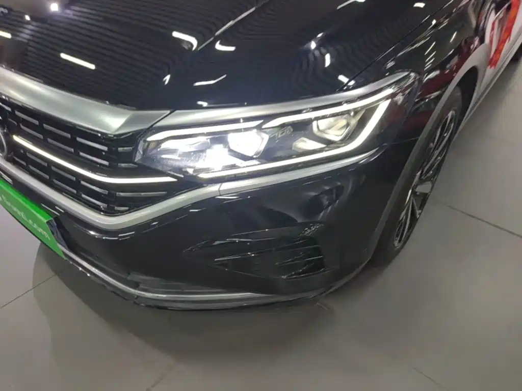 Volkswagen Passat — фото 23