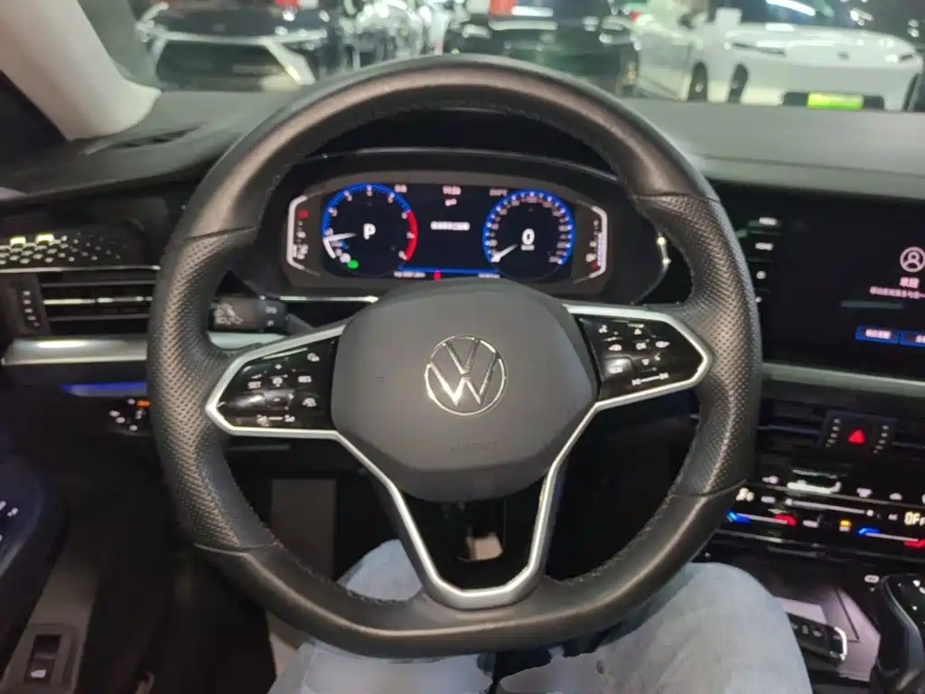 Volkswagen Passat — фото 10