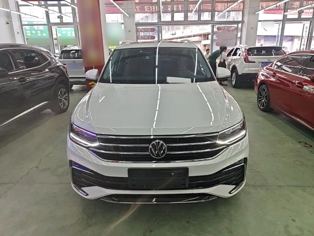 Volkswagen Tiguan L — фото 2