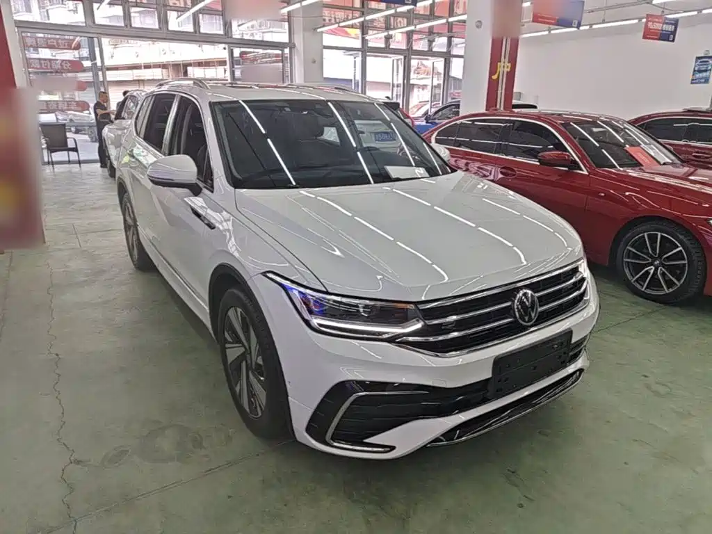 Volkswagen Tiguan L — фото 21