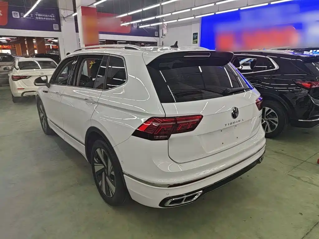 Volkswagen Tiguan L — фото 22