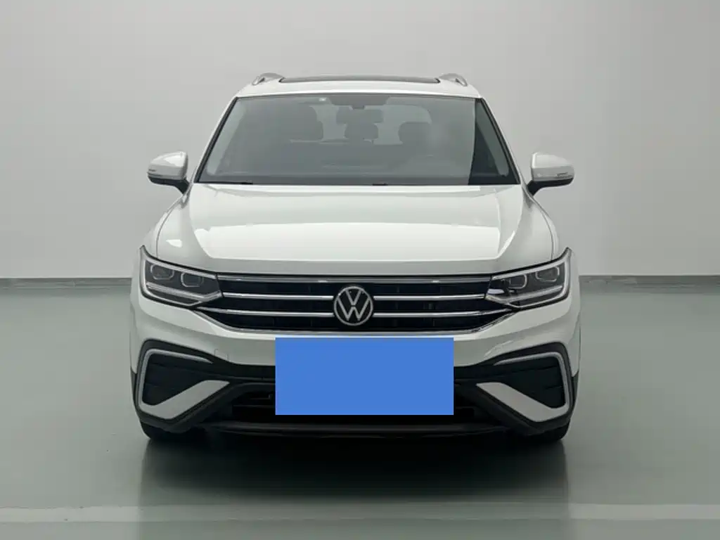 Volkswagen Tiguan L — фото 2