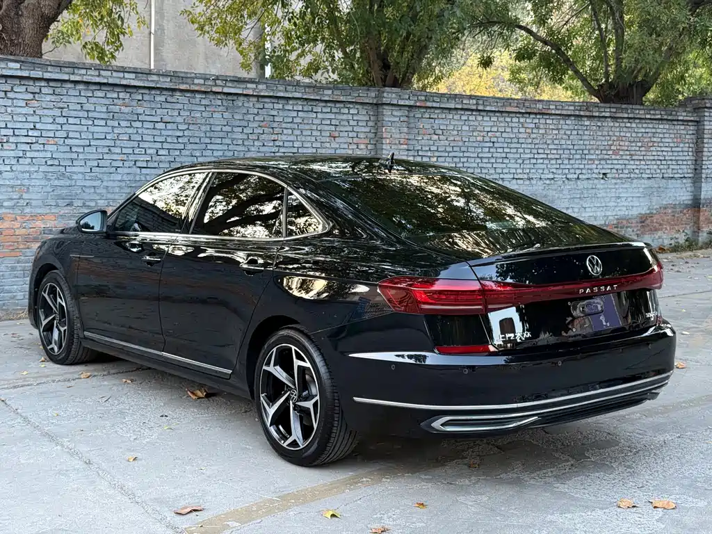 Volkswagen Passat — фото 11