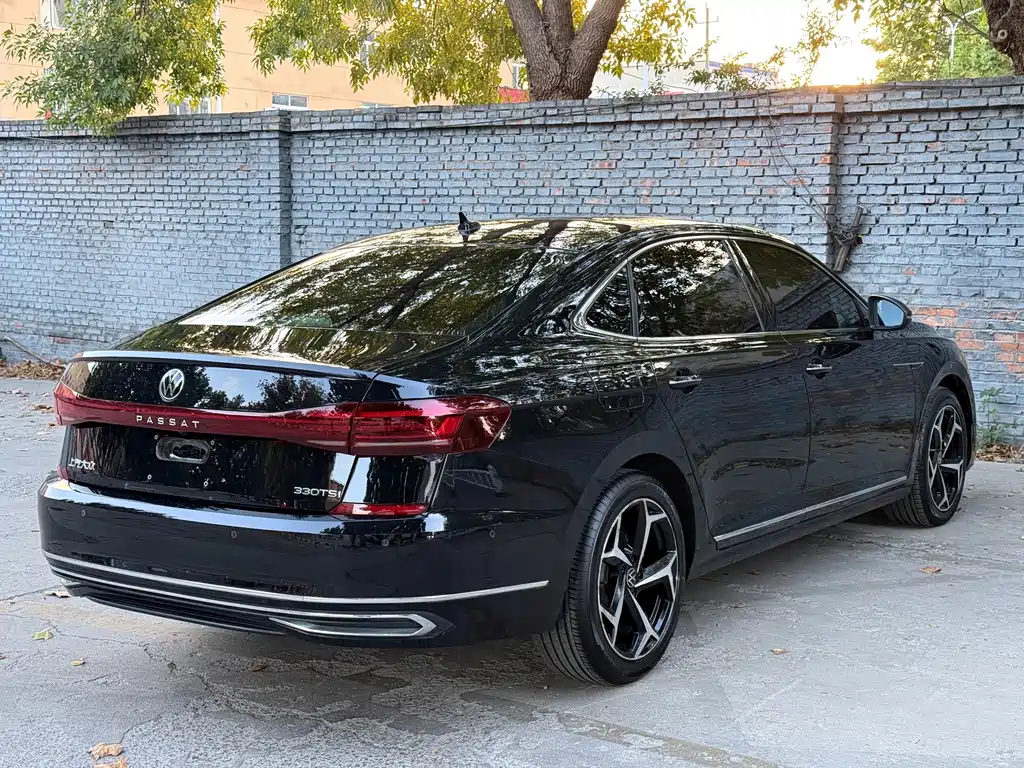 Volkswagen Passat — фото 10