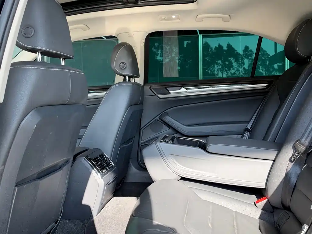 Volkswagen Phideon — фото 13