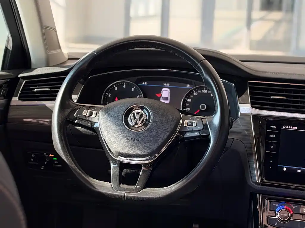 Volkswagen Phideon — фото 10
