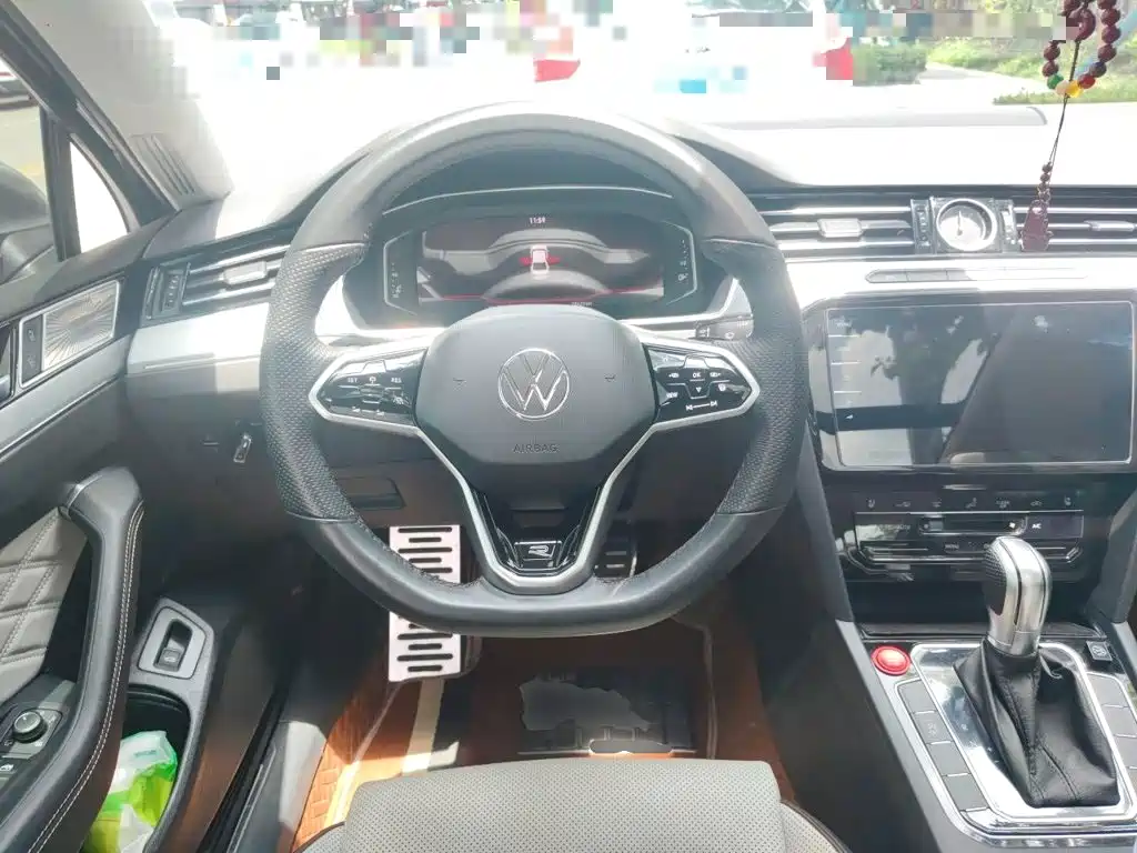 Volkswagen Tiguan L — фото 11