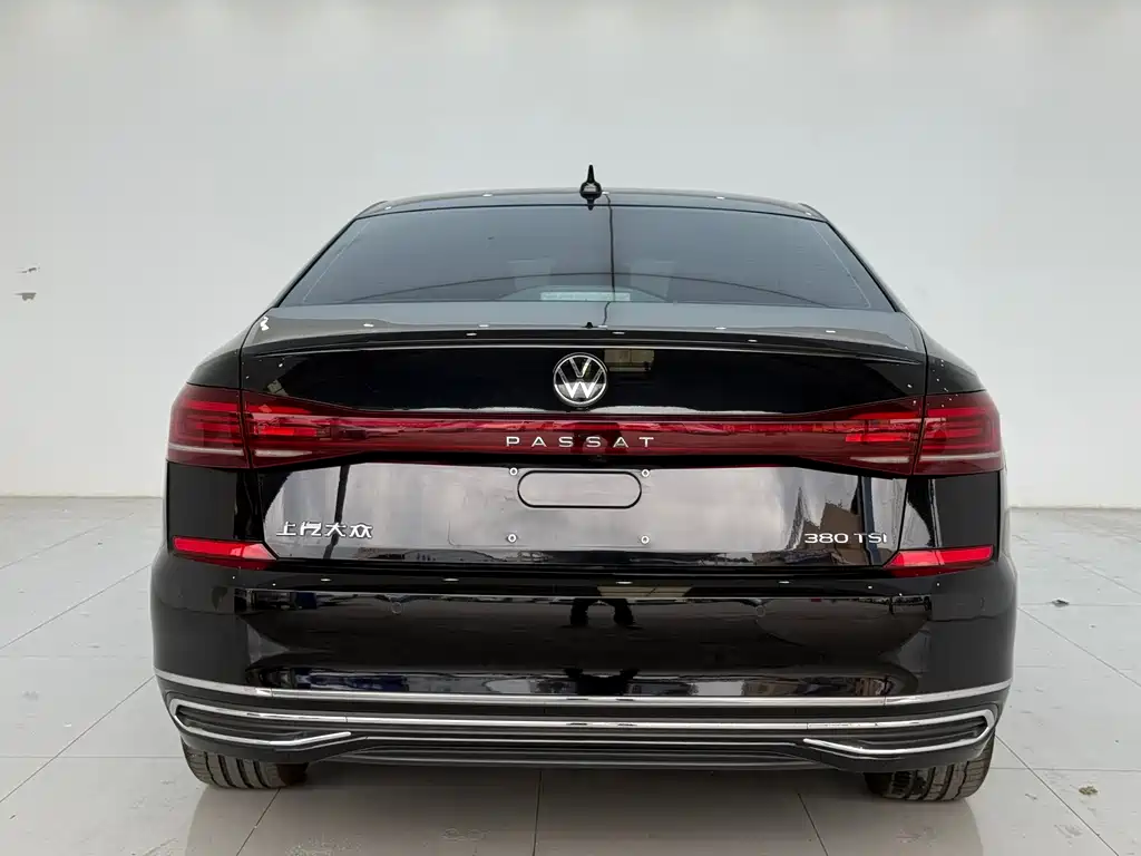 Volkswagen Passat — фото 13