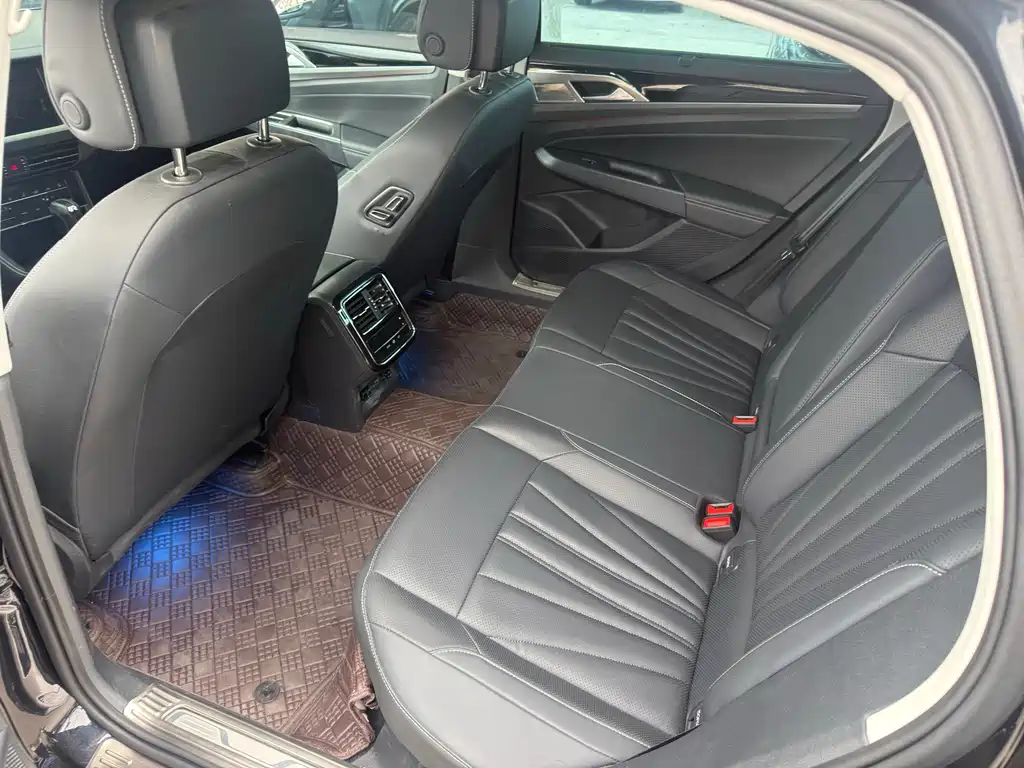 Volkswagen Passat — фото 8