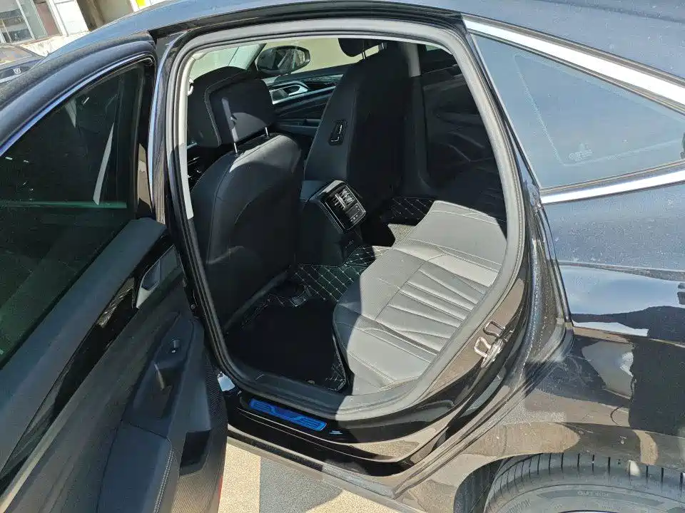 Volkswagen Passat — фото 7