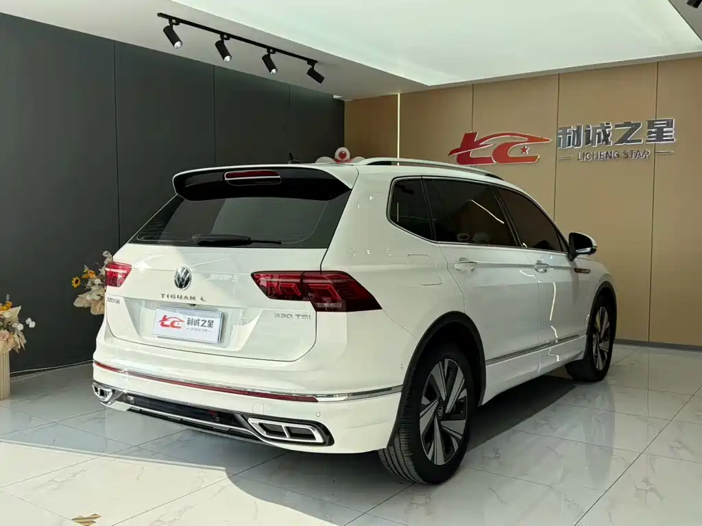 Volkswagen Tiguan L — фото 13