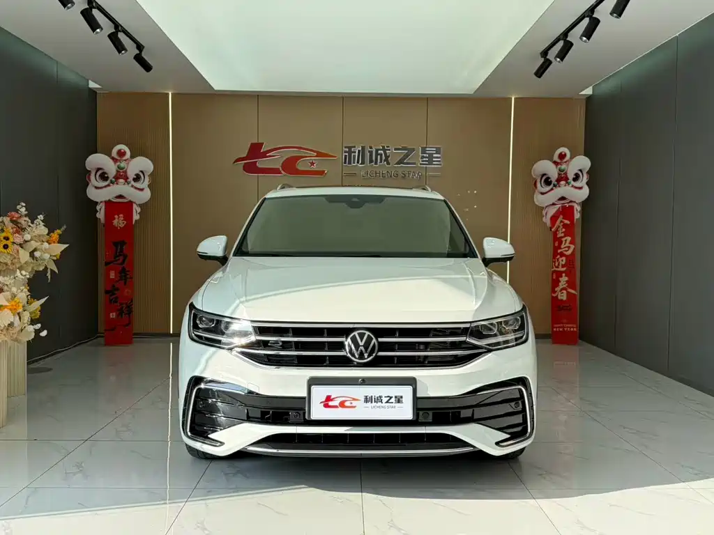 Volkswagen Tiguan L — фото 3