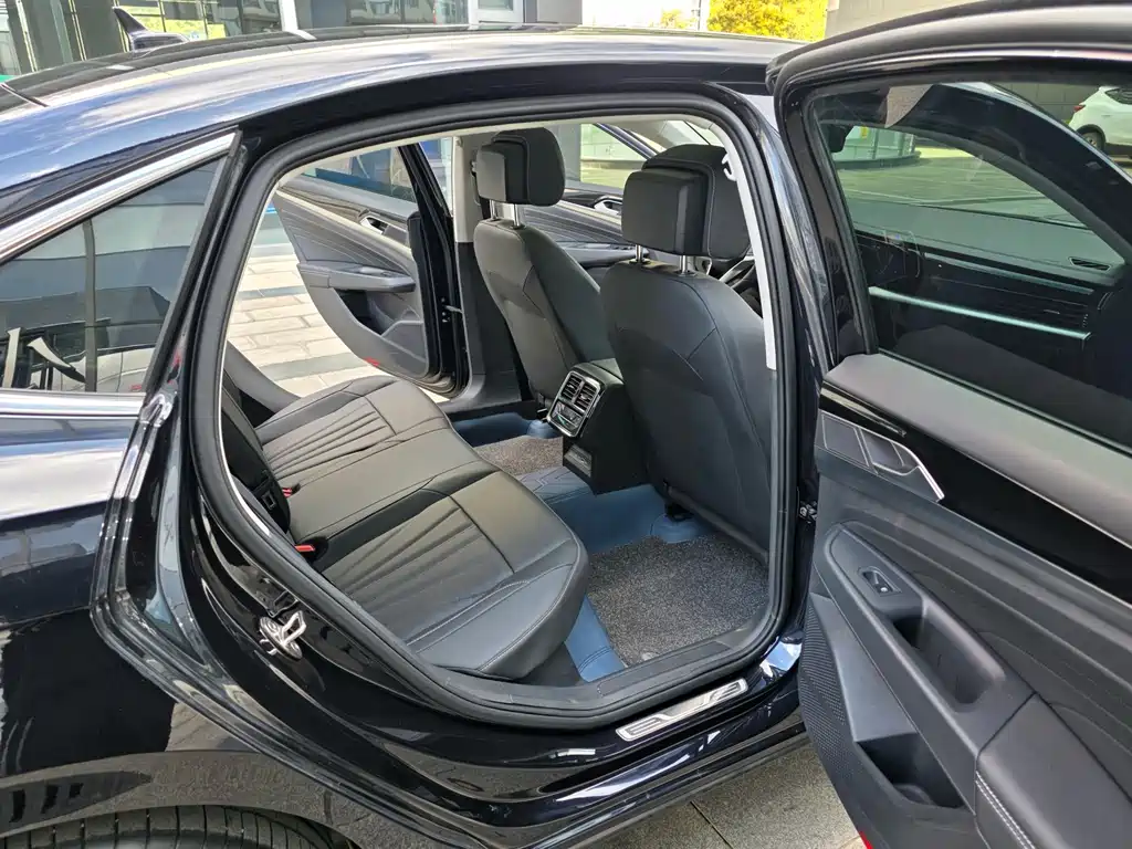 Volkswagen Passat — фото 11