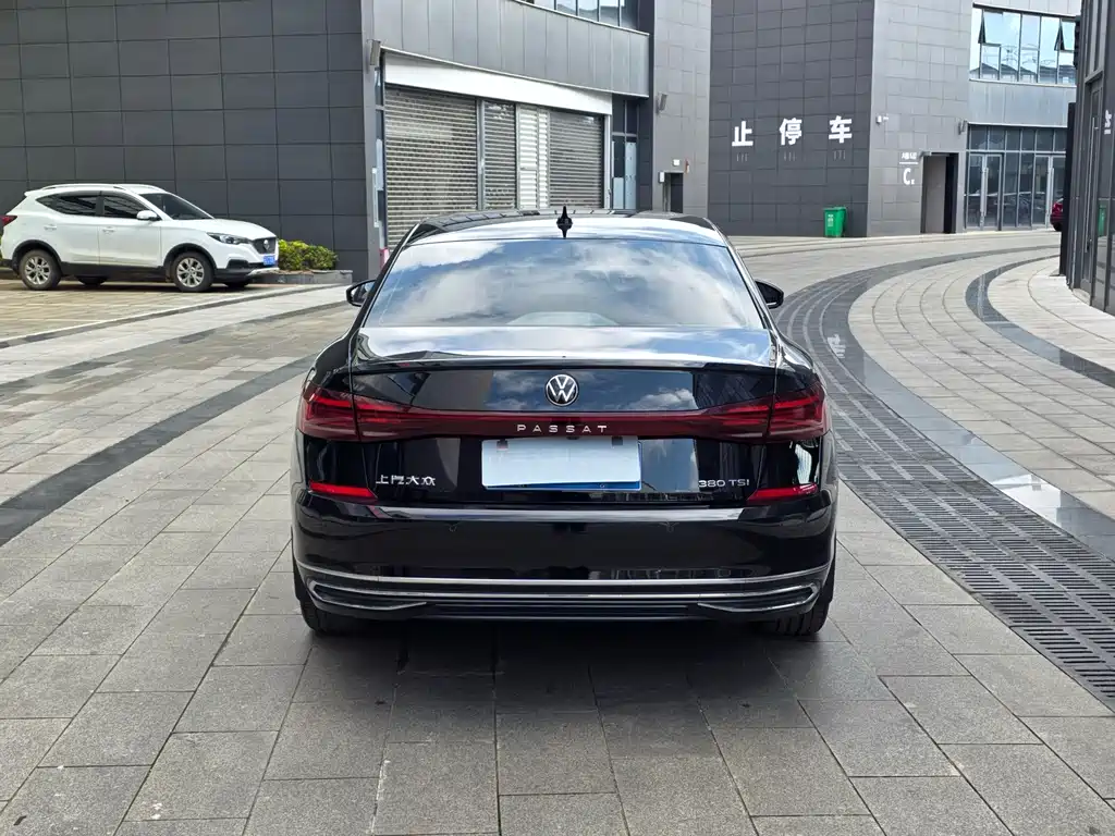 Volkswagen Passat — фото 5