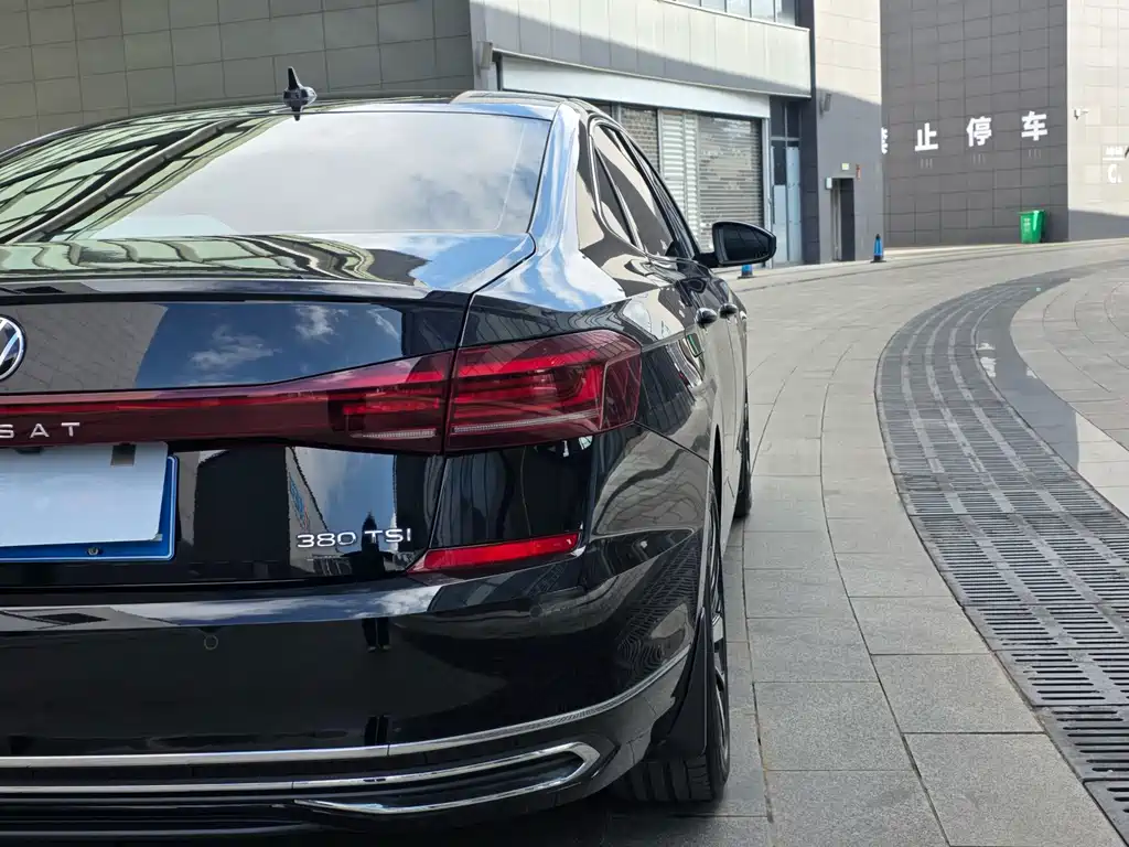 Volkswagen Passat — фото 8