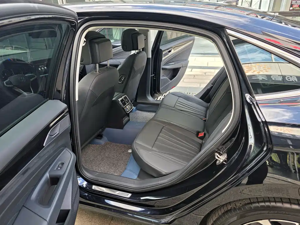 Volkswagen Passat — фото 10
