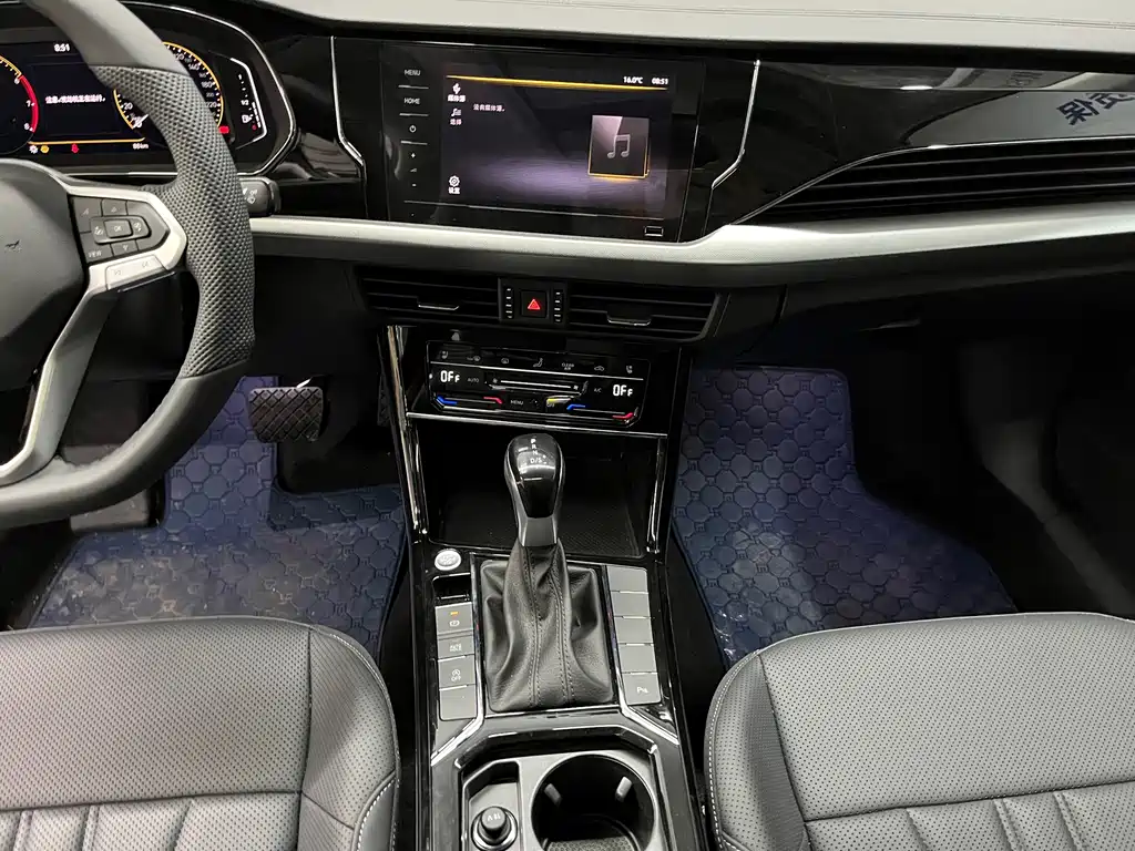 Volkswagen Passat — фото 11