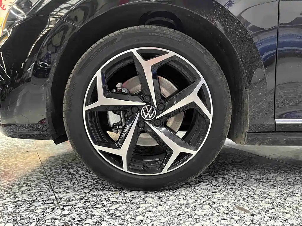 Volkswagen Passat — фото 15