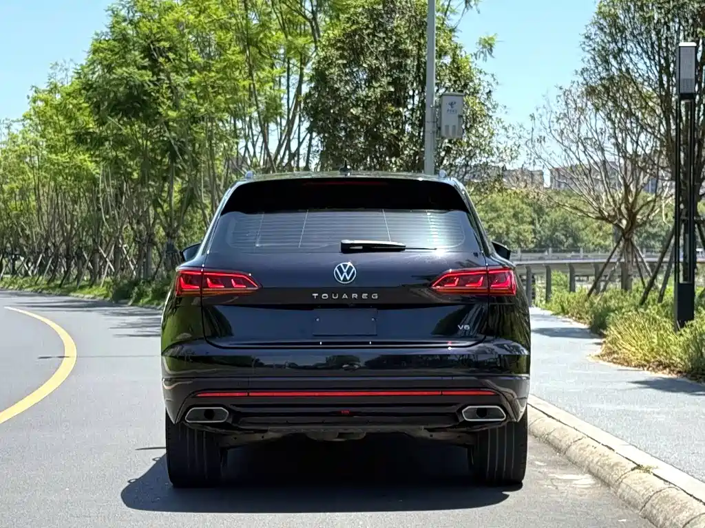 Volkswagen Touareg — фото 11