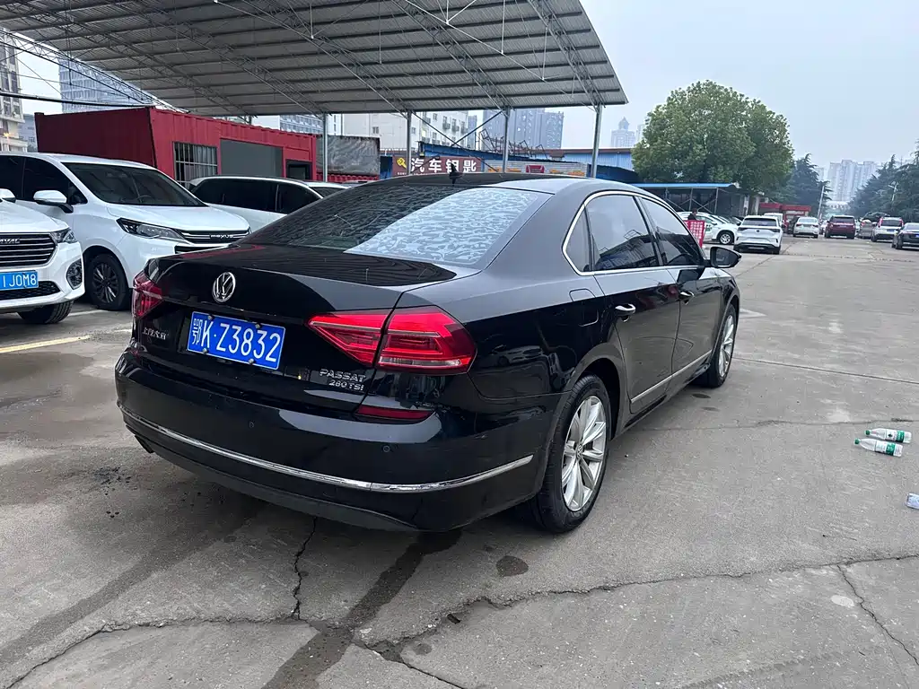 Volkswagen Passat — фото 11