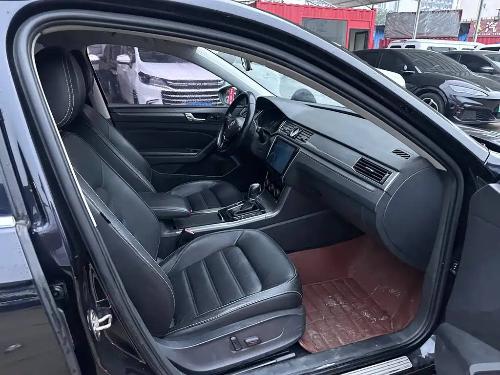 Volkswagen Passat — фото 7