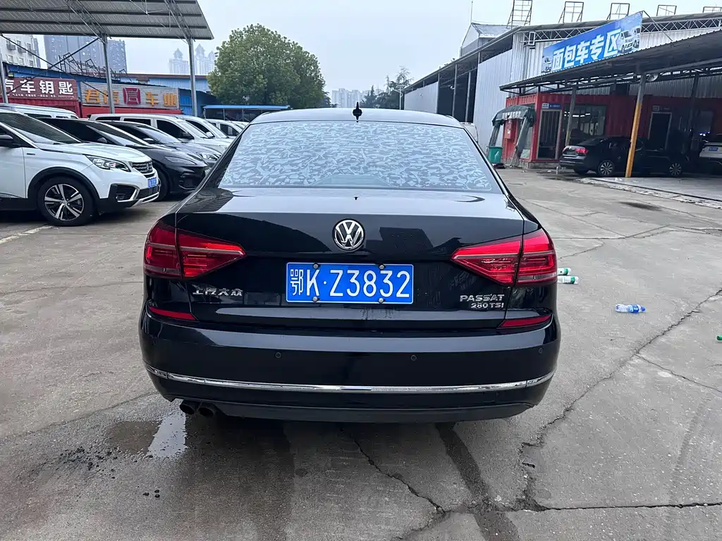 Volkswagen Passat — фото 10