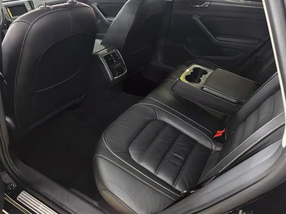 Volkswagen Passat — фото 11
