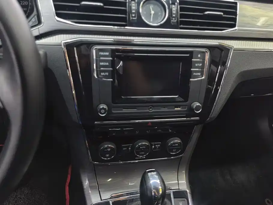 Volkswagen Passat — фото 13