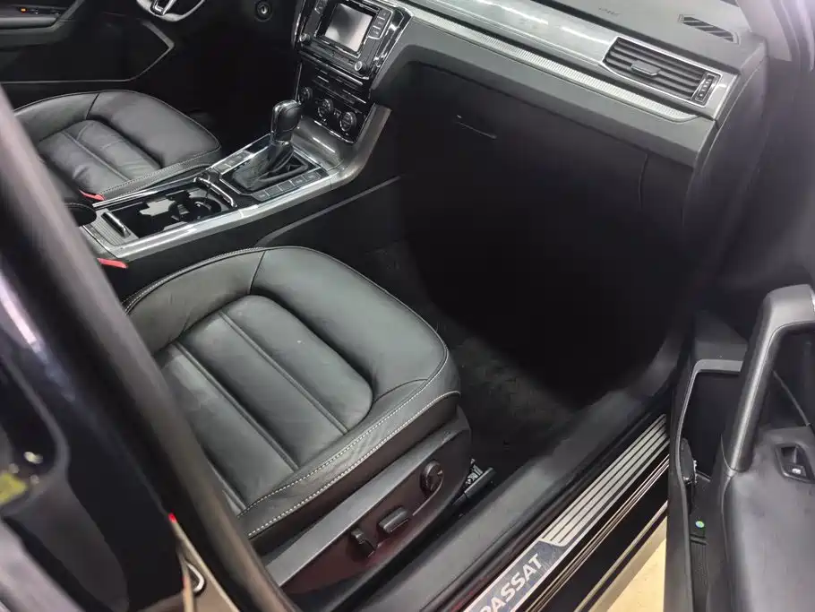 Volkswagen Passat — фото 8