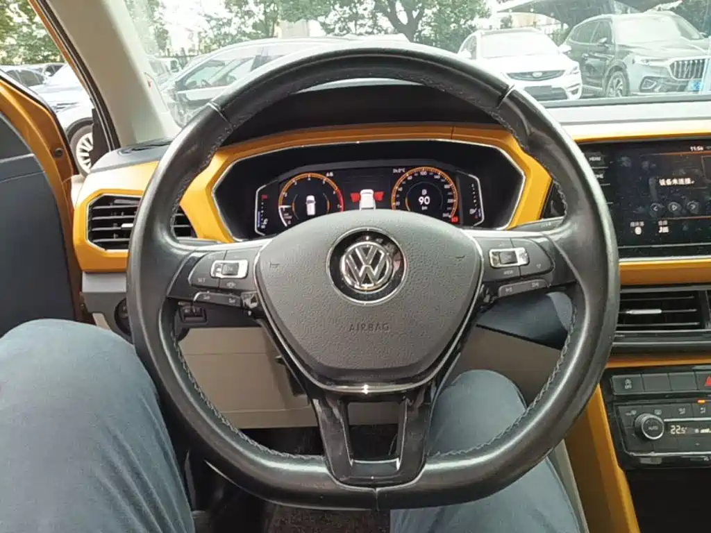 Volkswagen T-Cross — фото 10