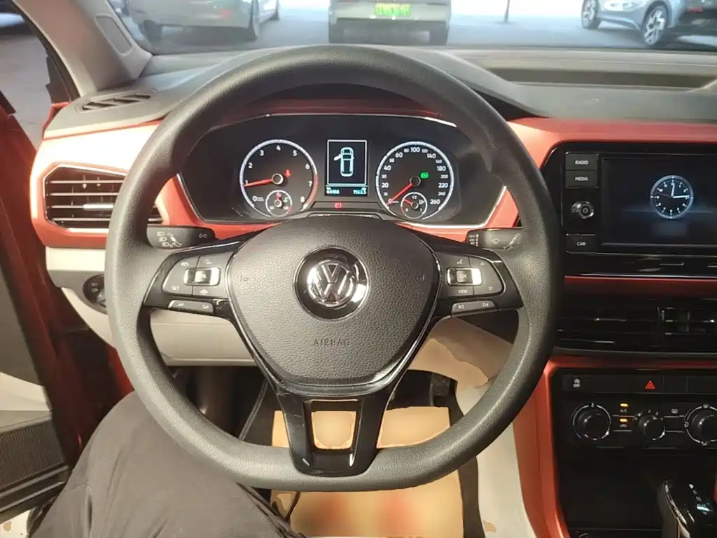 Volkswagen T-Cross — фото 10