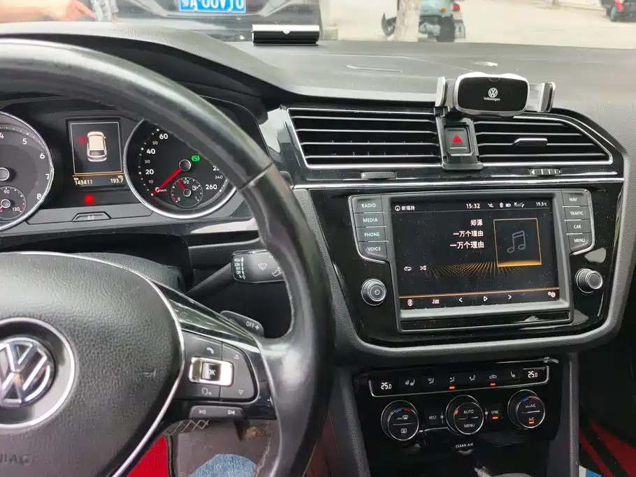 Volkswagen Tiguan L — фото 13