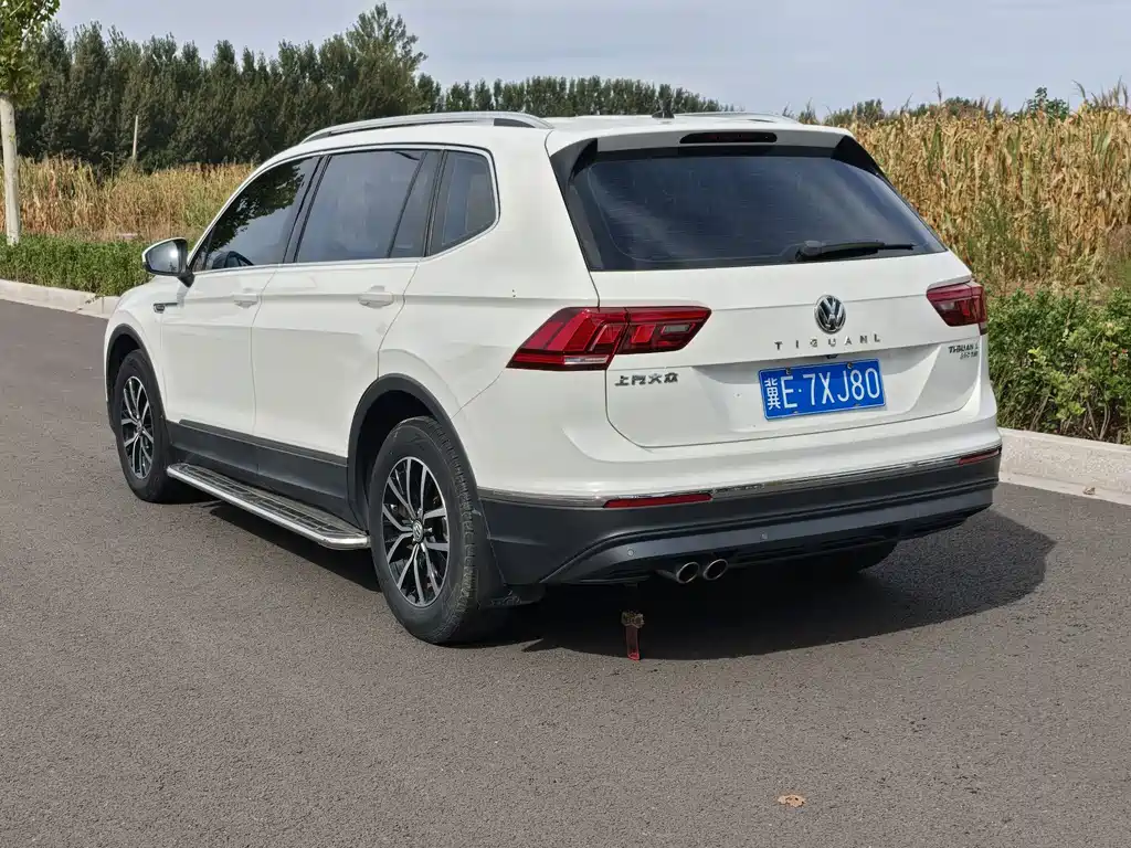 Volkswagen Tiguan L — фото 7
