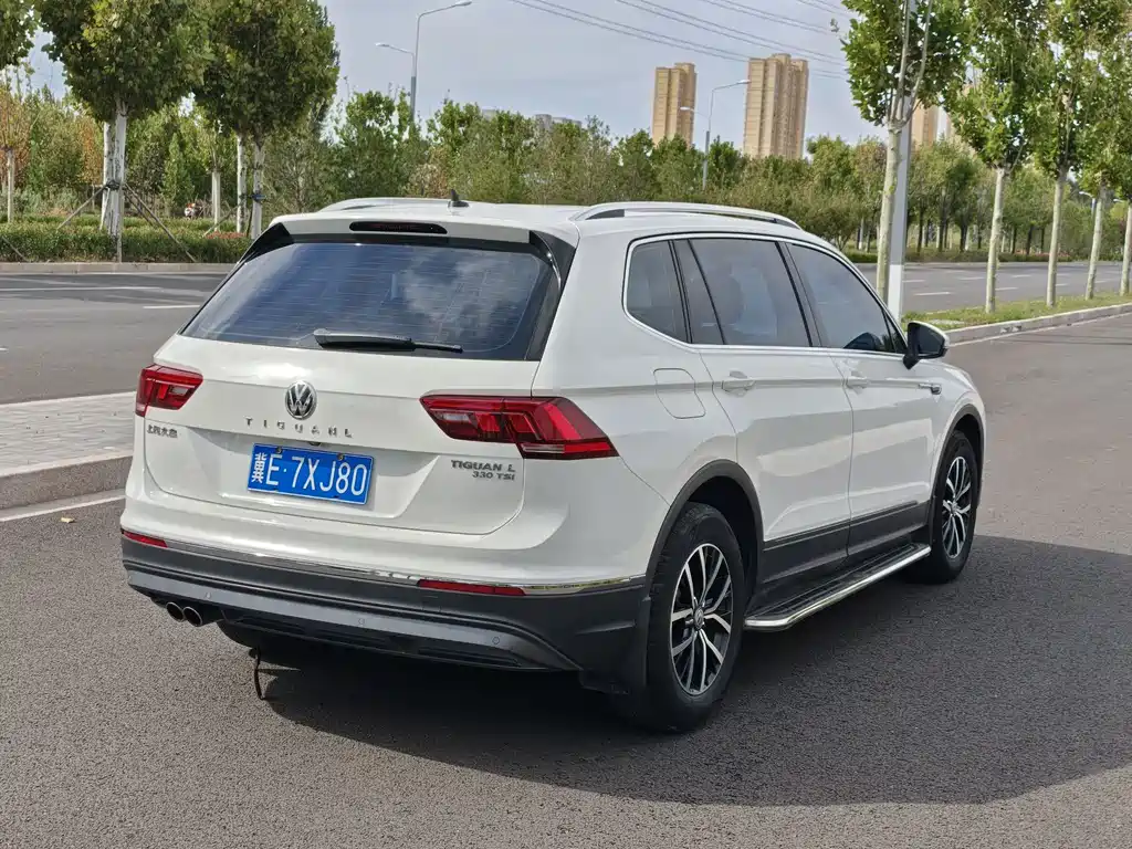 Volkswagen Tiguan L — фото 9