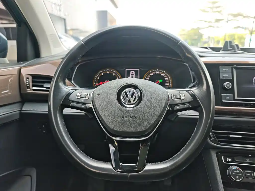 Volkswagen Tharu — фото 8