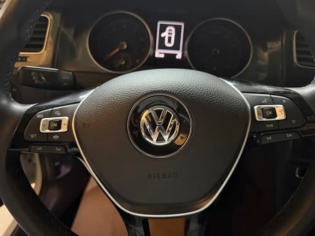 Volkswagen Golf — фото 5