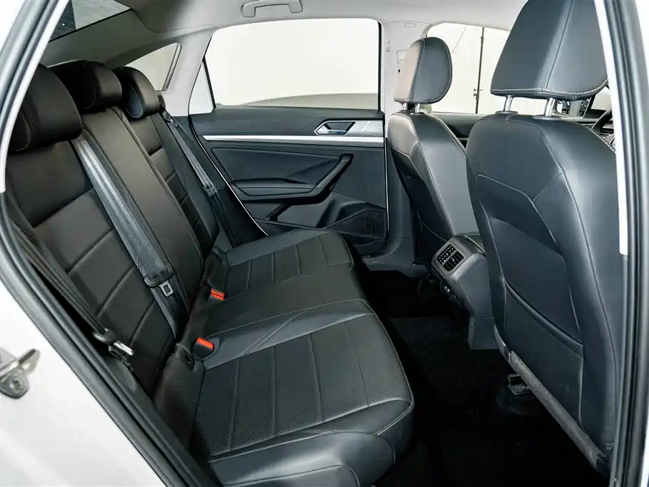 Volkswagen Lavida — фото 20