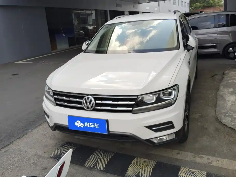 Volkswagen Tiguan L — фото 2
