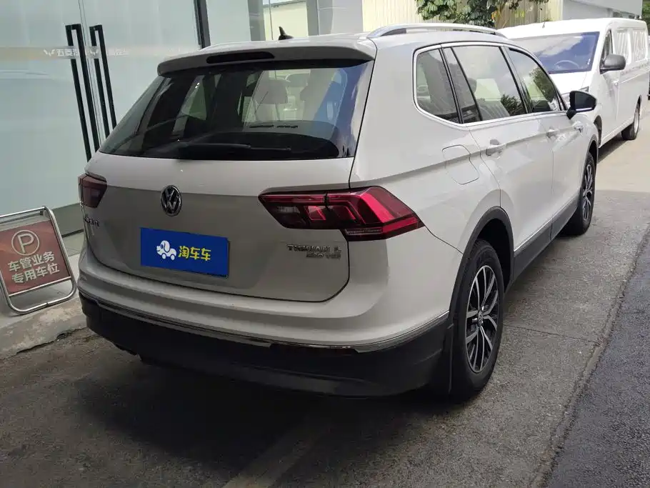 Volkswagen Tiguan L — фото 3