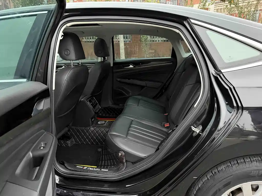 Volkswagen Passat — фото 6