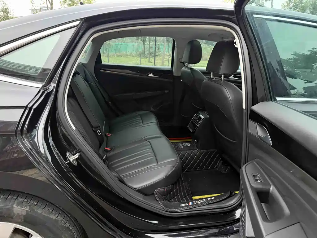 Volkswagen Passat — фото 8