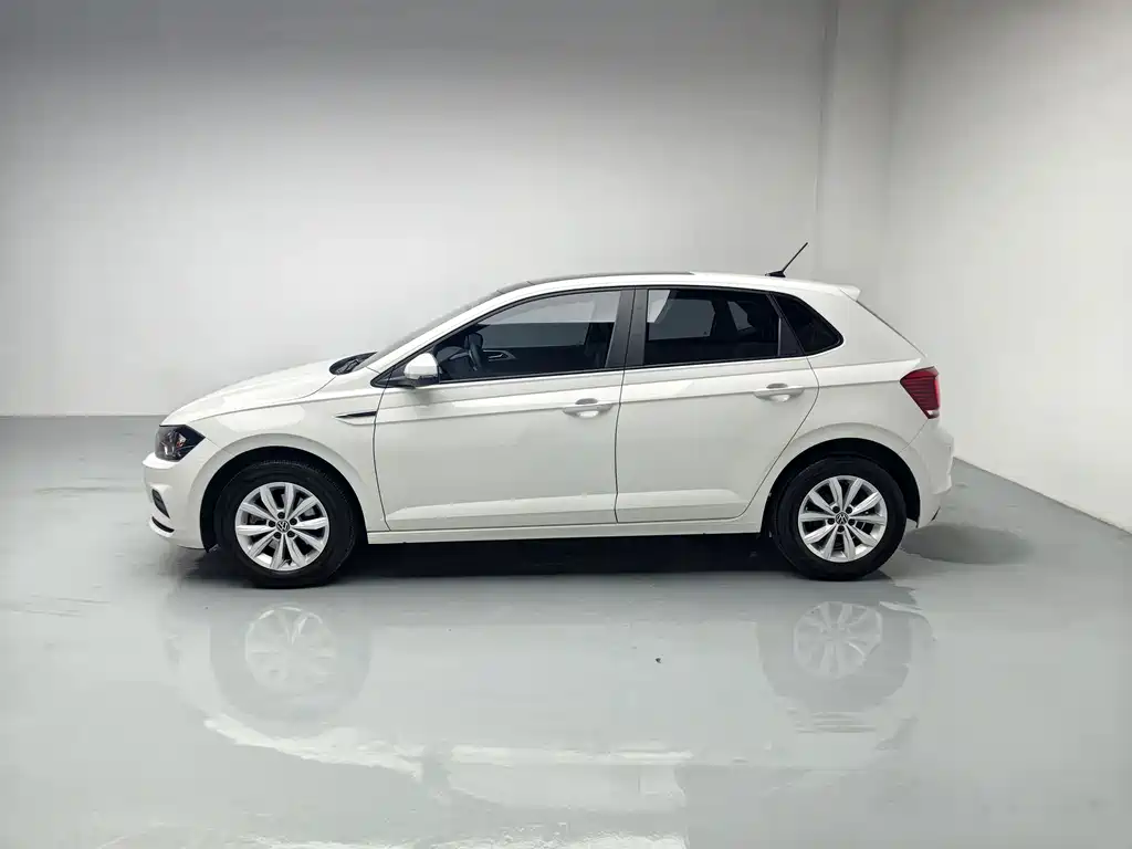 Volkswagen Polo — фото 10