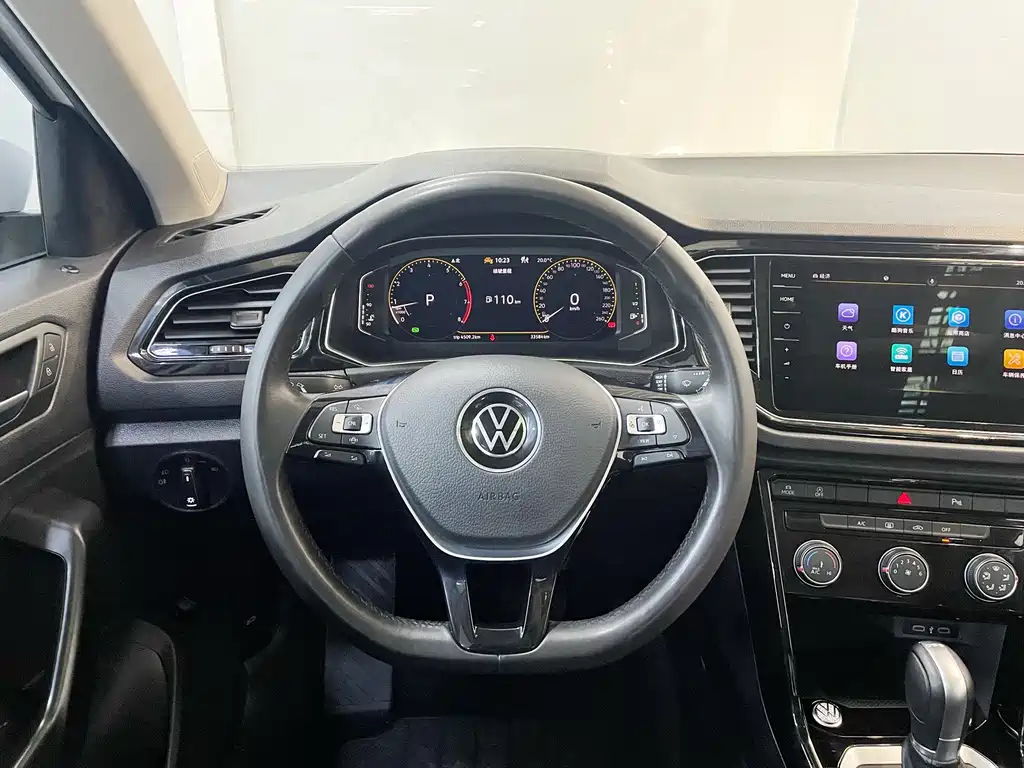 Volkswagen T-Roc — фото 23
