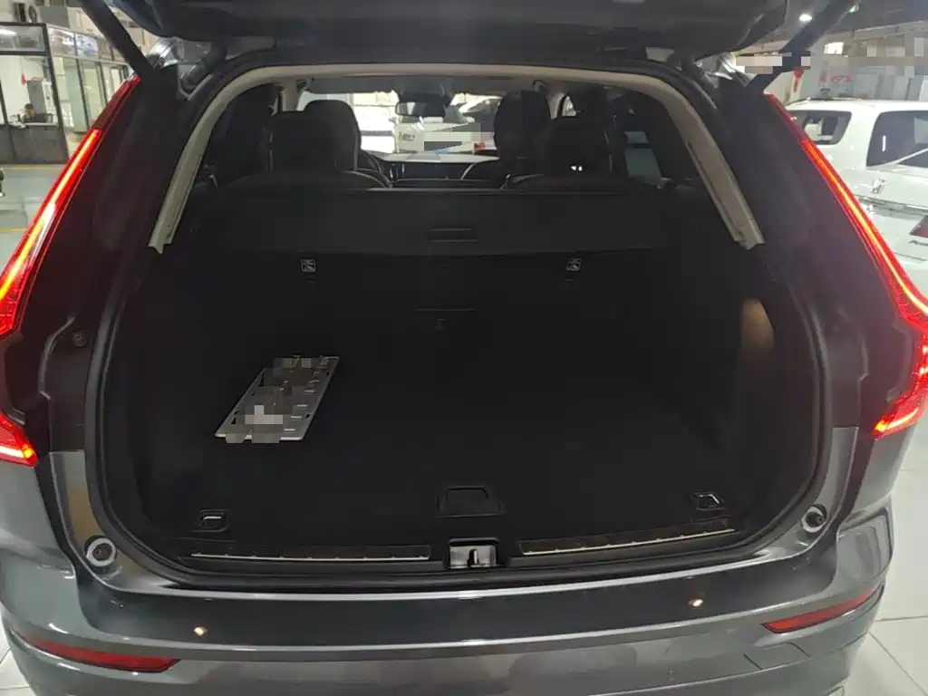 Volvo XC60 — фото 18