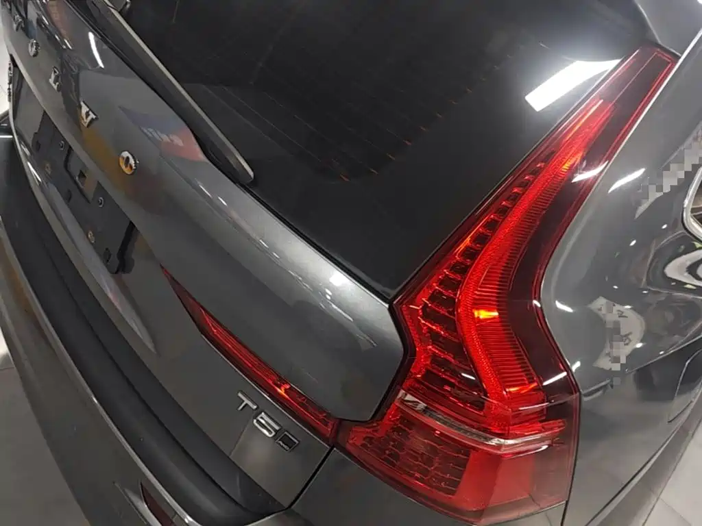 Volvo XC60 — фото 7