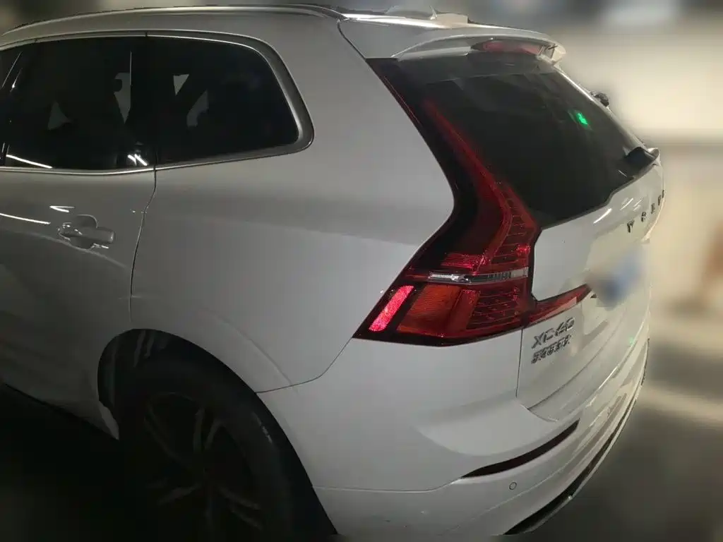 Volvo XC60 — фото 4
